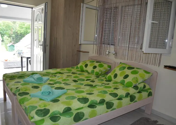 Ana * ヴルドニーク